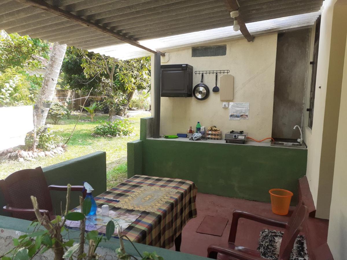 Dreams Garden Surf Lodge Midigama Exterior photo
