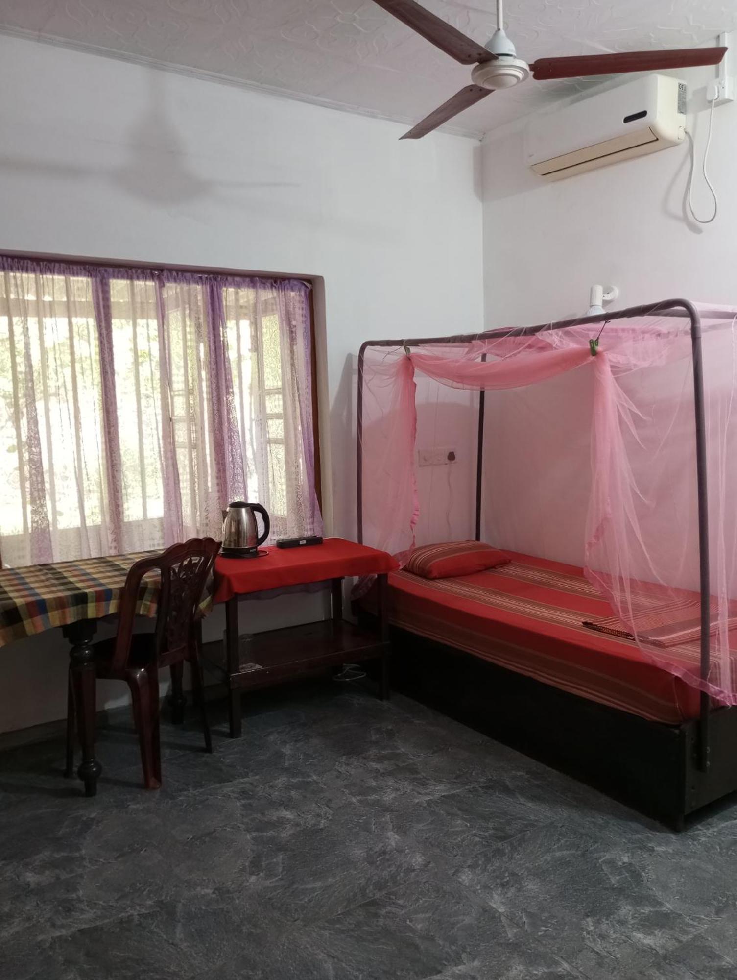 Dreams Garden Surf Lodge Midigama Room photo