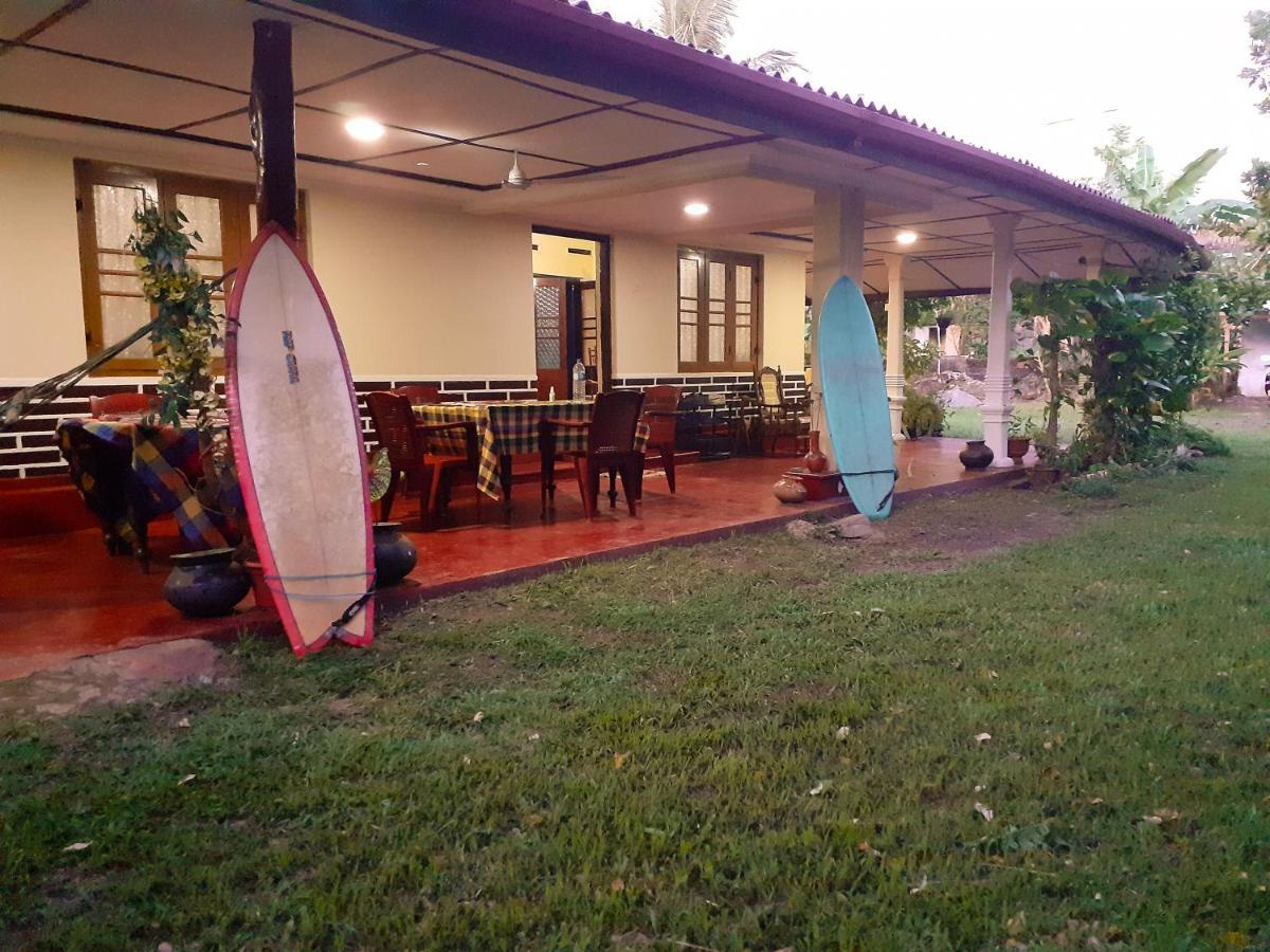 Dreams Garden Surf Lodge Midigama Exterior photo